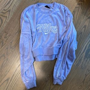 nike cropped sweatshirt